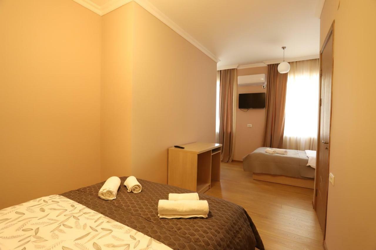 Hotel Hollywood Kutaisi Exterior foto